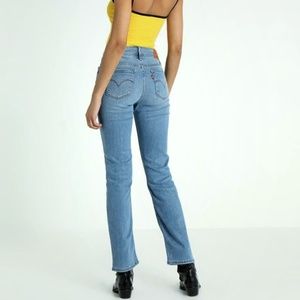 Like-New Levi's 714 Straight Blue Denim Jeans